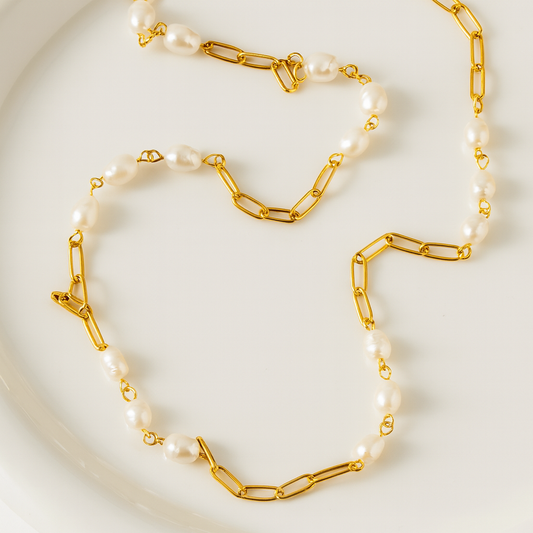 Tres Pearl Necklace