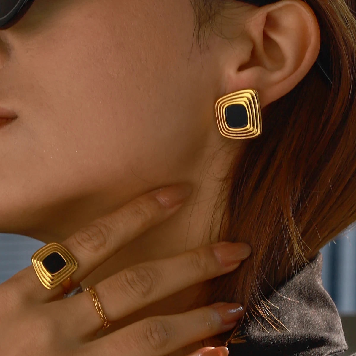 Retro Black Earrings